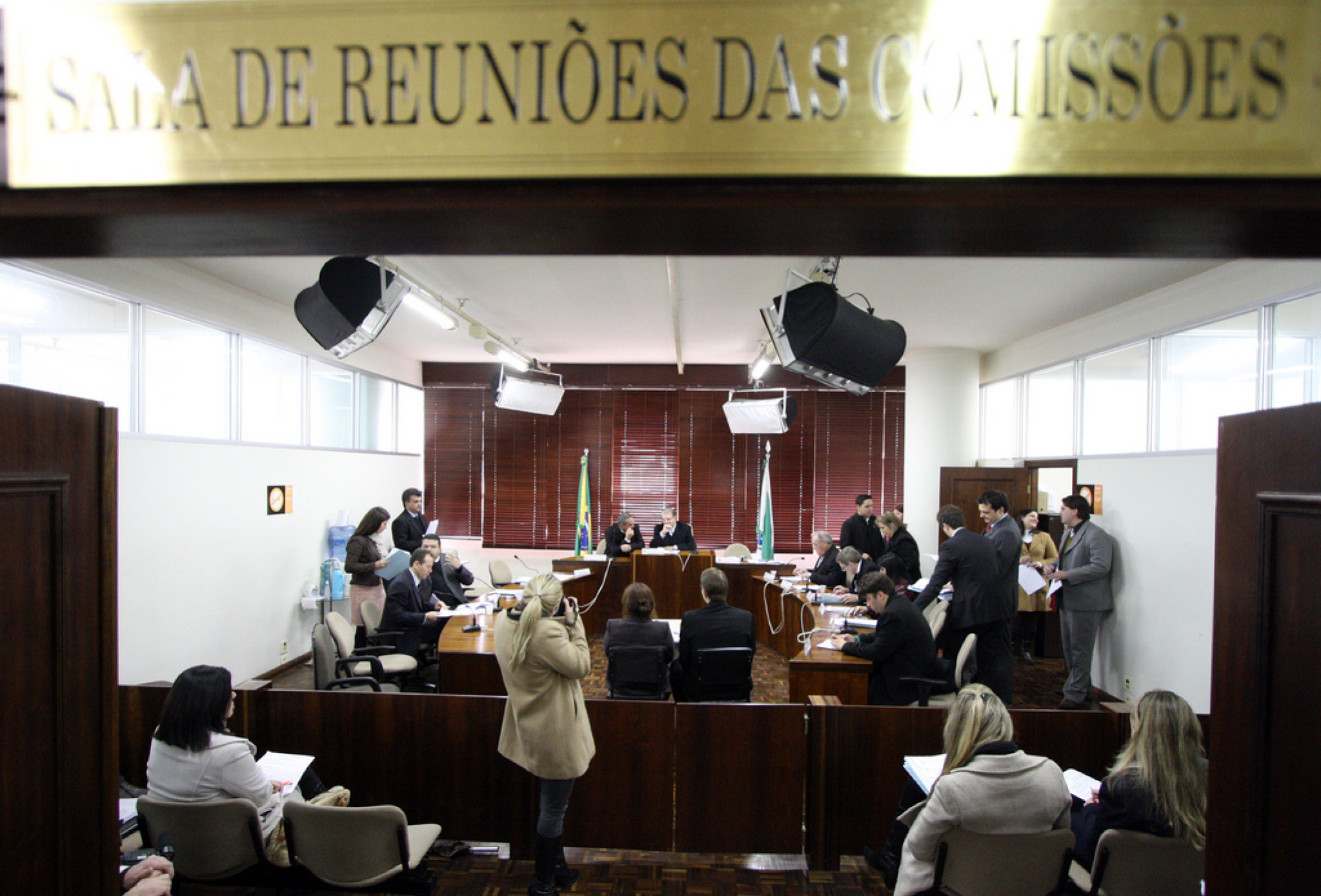 Salário dos professores da rede estadual será votado nesta terça-feira na CCJ