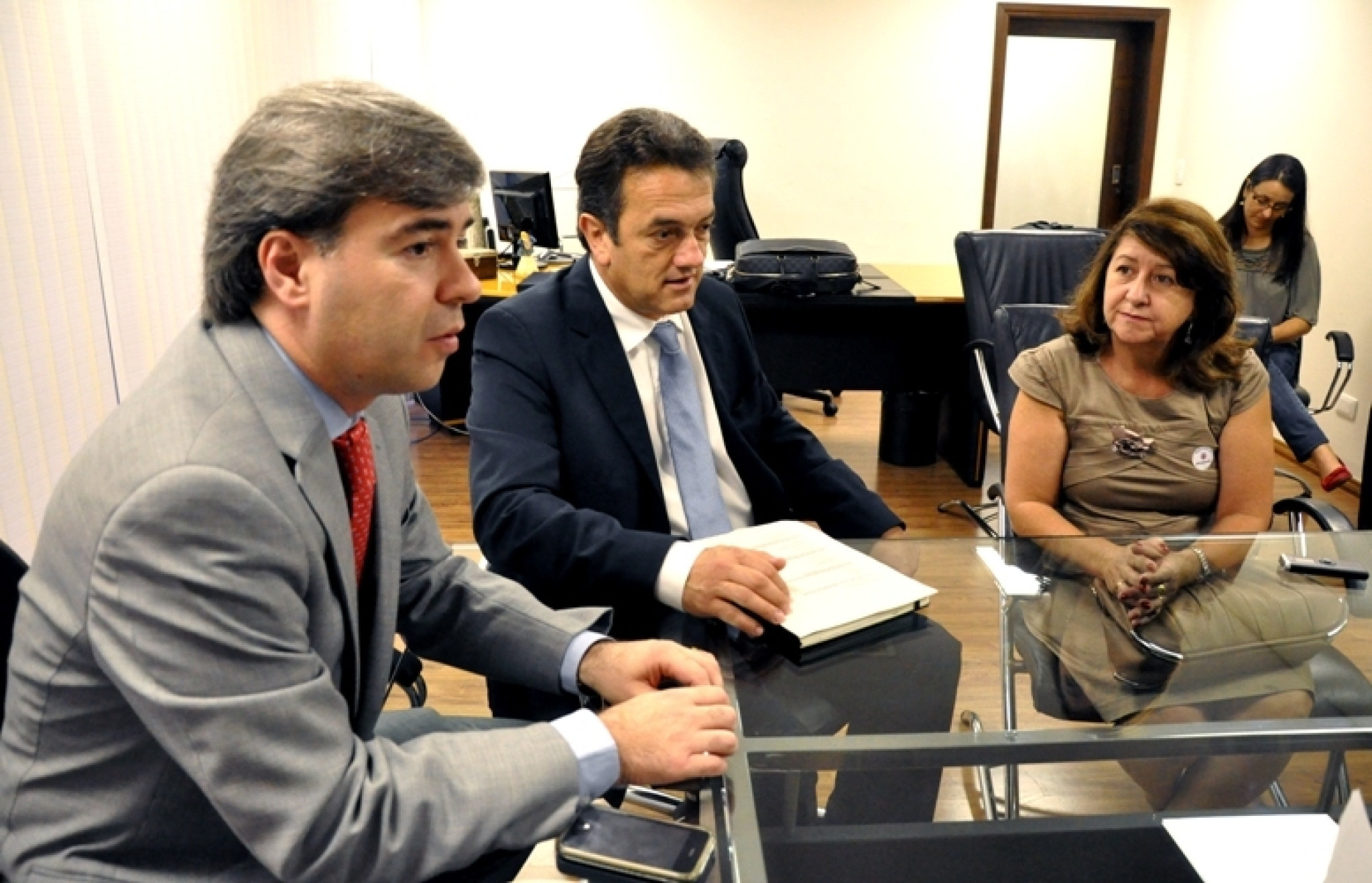 Vereadora de Piraí do Sul Agradece Ao Deputado Plauto Miró Por Viatura Policial Entregue Ao Município