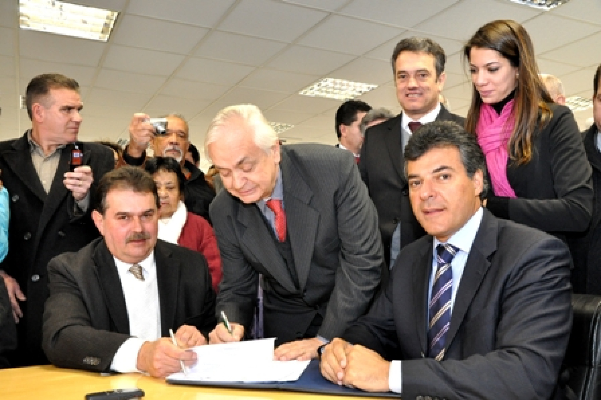 Construção de Centro de Atendimento à Saúde de Ponta Grossa é autorizada por Beto Richa