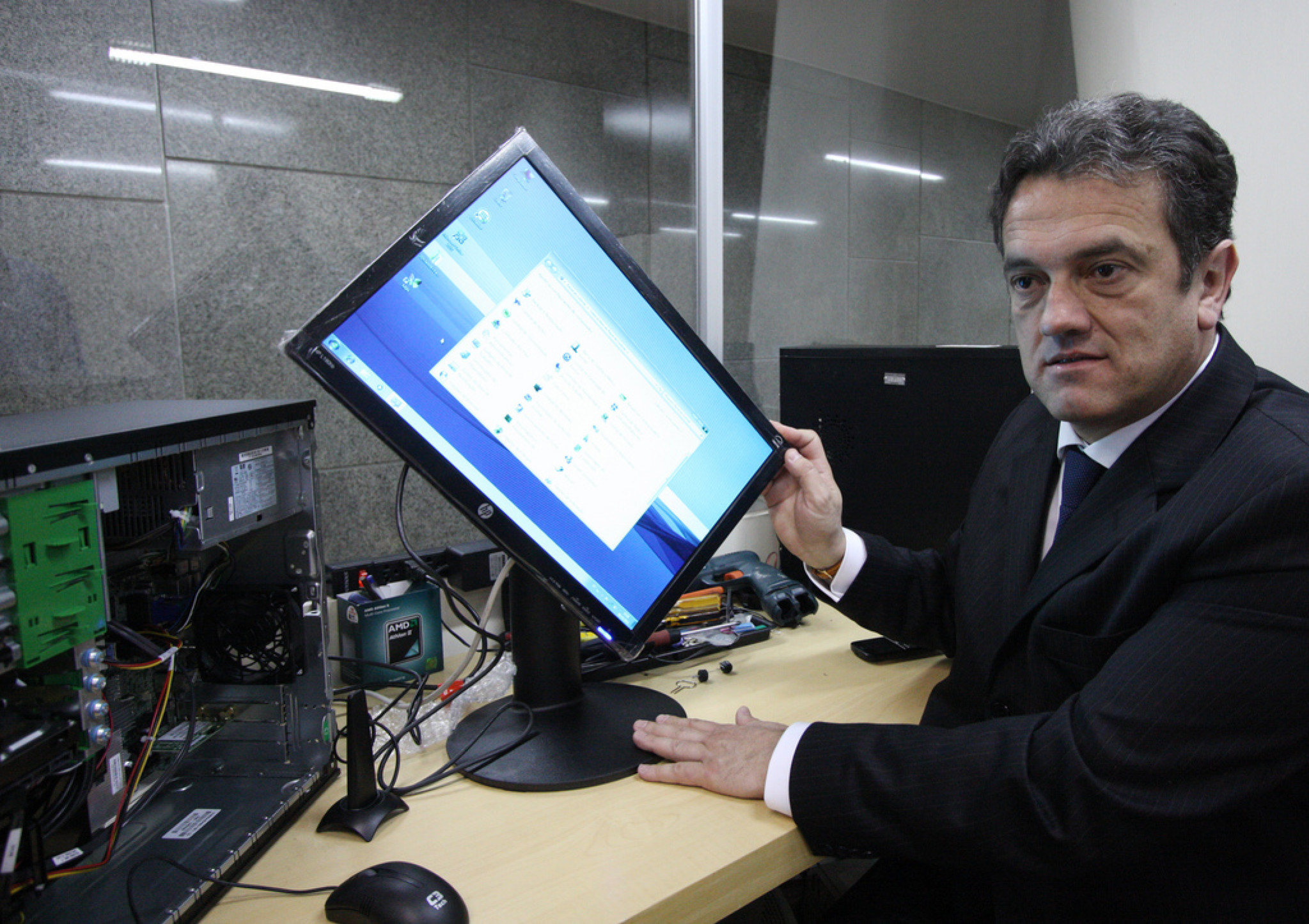 Computadores comprados pela Assembleia serão substituídos, sem custos, por máquinas mais modernas