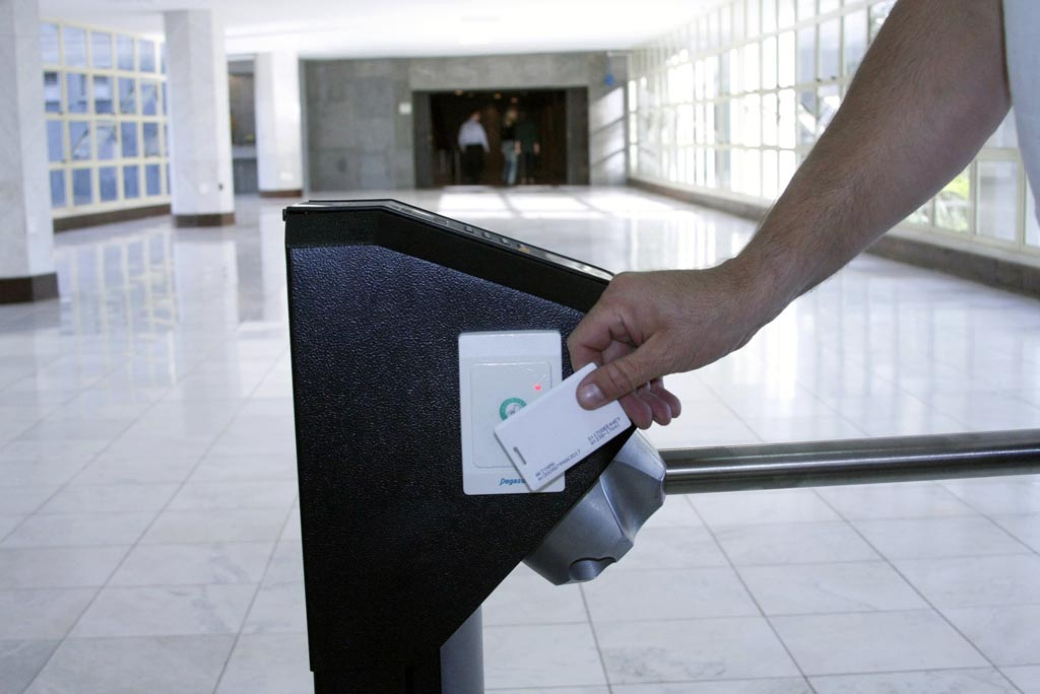 Sistema de Controle de Jornada de Trabalho Começa a Funcionar Na Assembleia