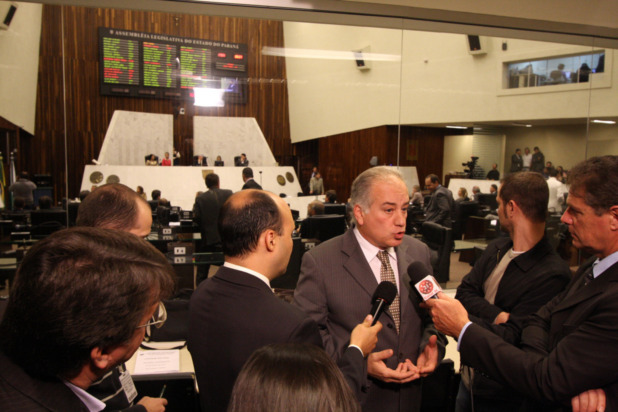 Deputados Protestam Contra Tratamento Tendencioso e Antidemocrático