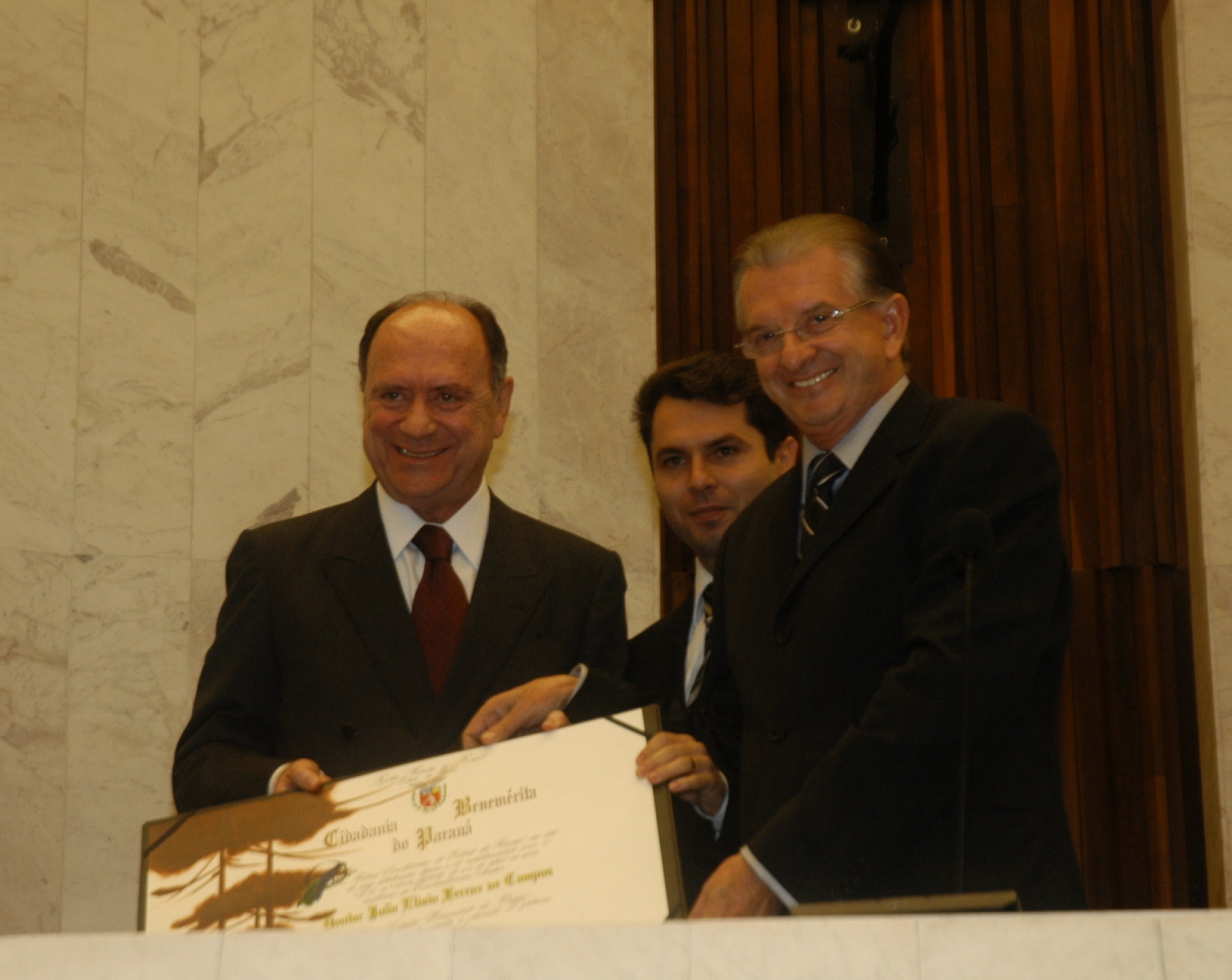 João Elisio Ferraz de Campos Recebe Título Na Assembleia