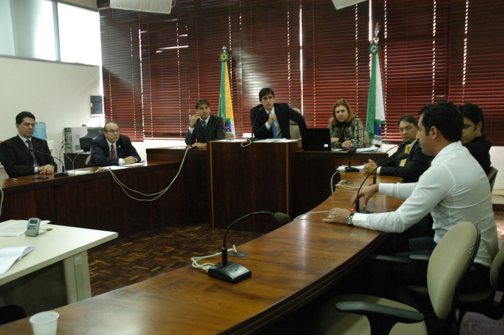 Comissão da Assembleia Legislativa	 Quer Regular Setor de Compras Coletivas