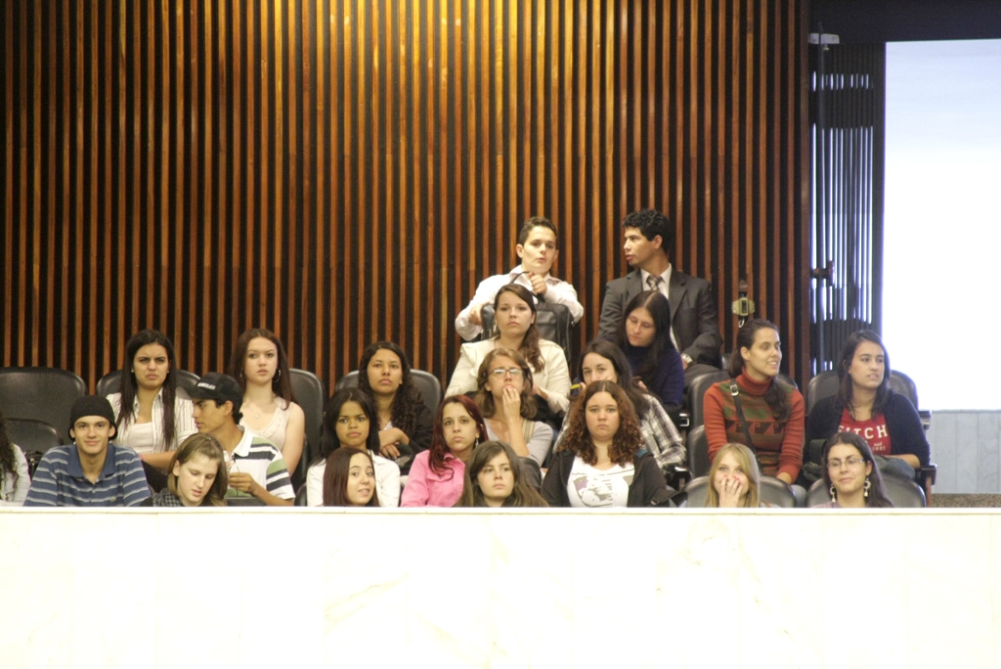 Alunos do Curso de Turismo da Ufpr Visitam Assembleia