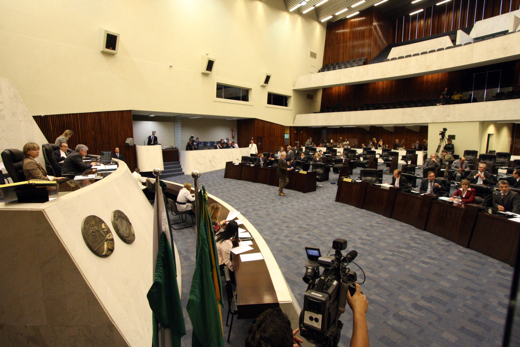 Deputados aprovam prioridade de vaga para deficiente