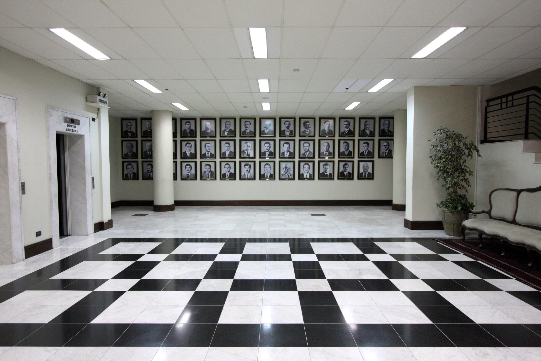 Galeria de ex-presidentes da Assembleia ganha novo espaço