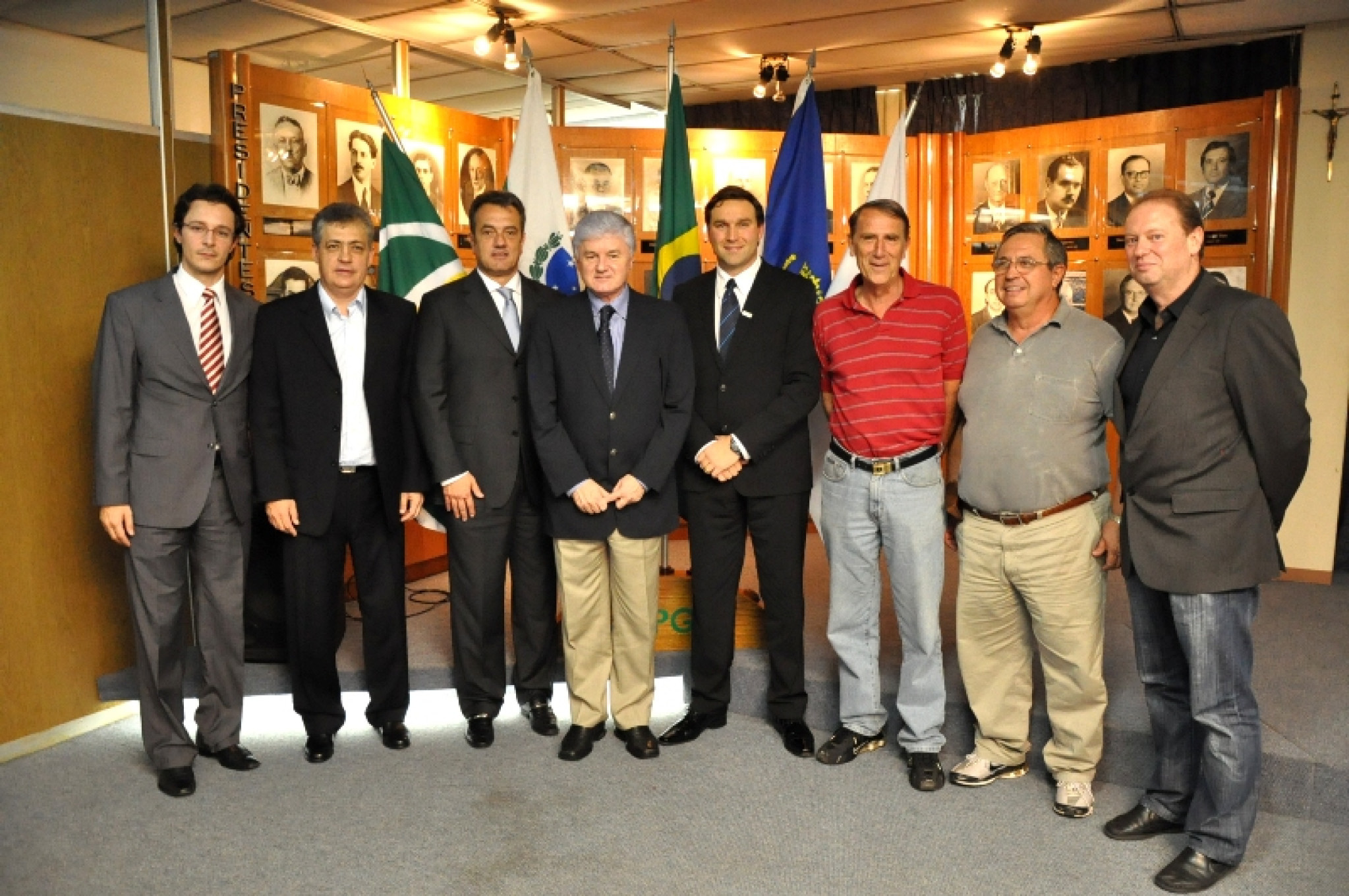 Rossoni e Plauto Visitam a Associação Comercial de Ponta Grossa e Recebem Carta de Reivindicações