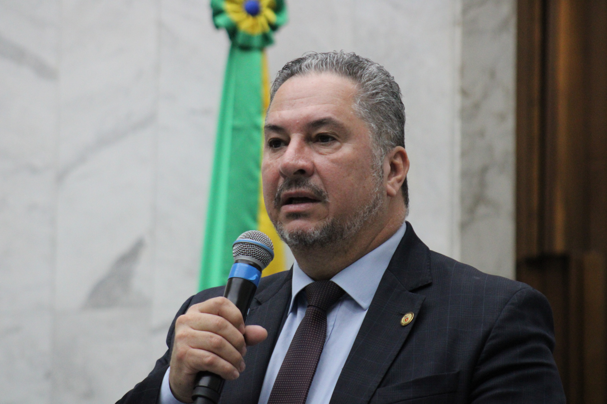 Deputado Gilson de Souza (PL) defende cautela e audiência pública sobre projeto que regulamenta venda de bebidas alcoólicas em eventos esportivos