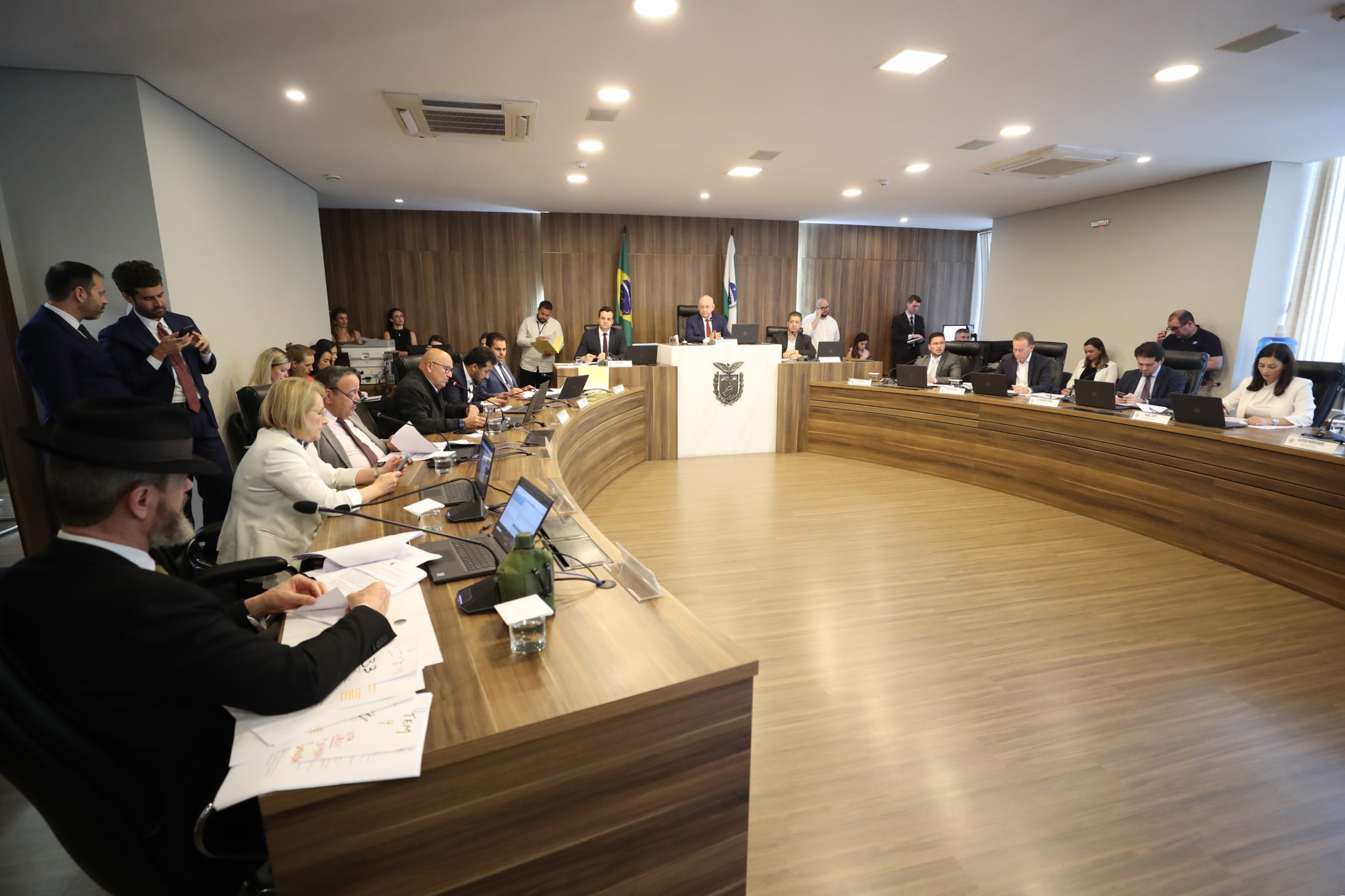 Projeto de lei que prevê a criação do Fundo Estratégico do Paraná (FEPR) é aprovado na CCJ