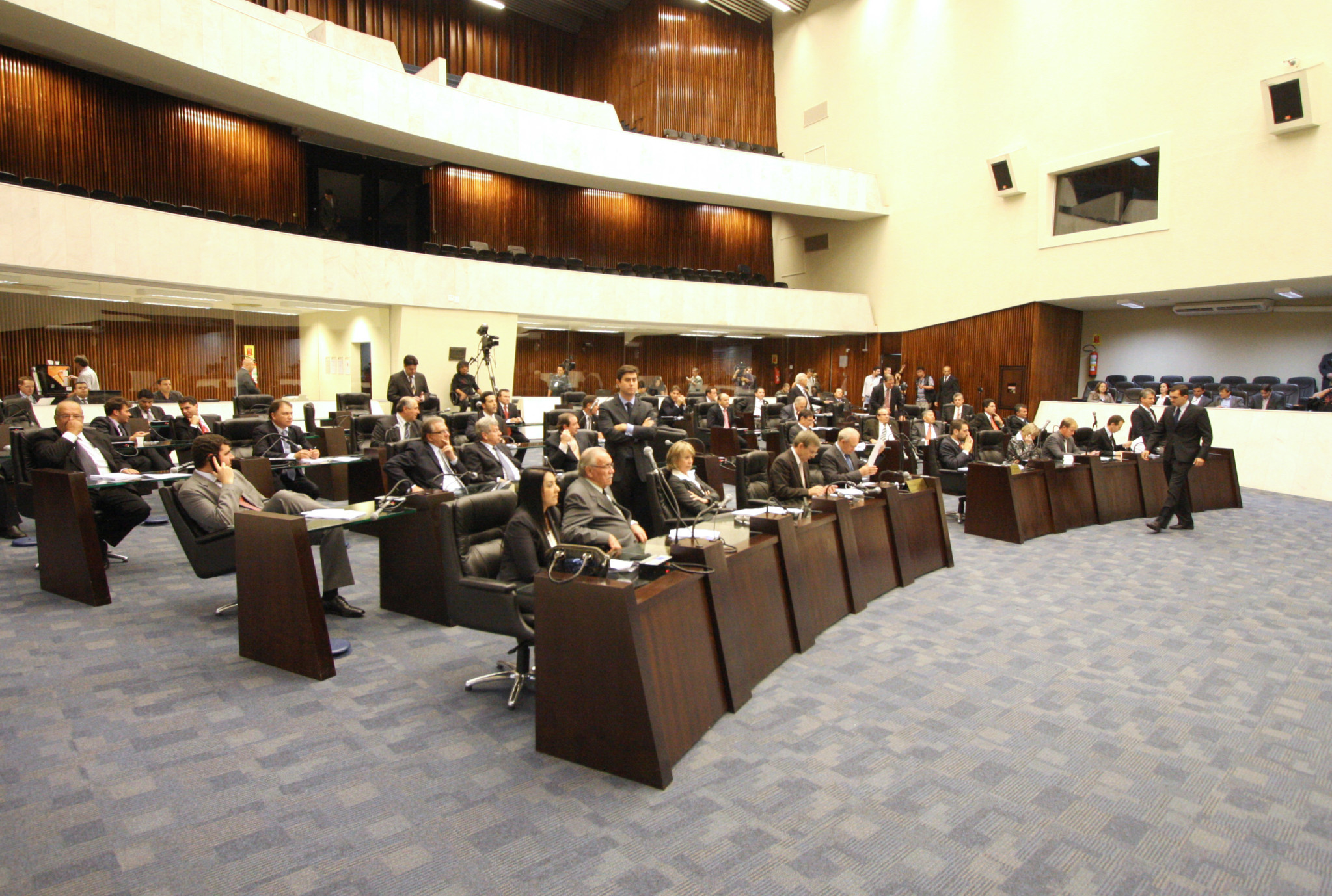 Deputados derrubam vetos a três projetos de lei