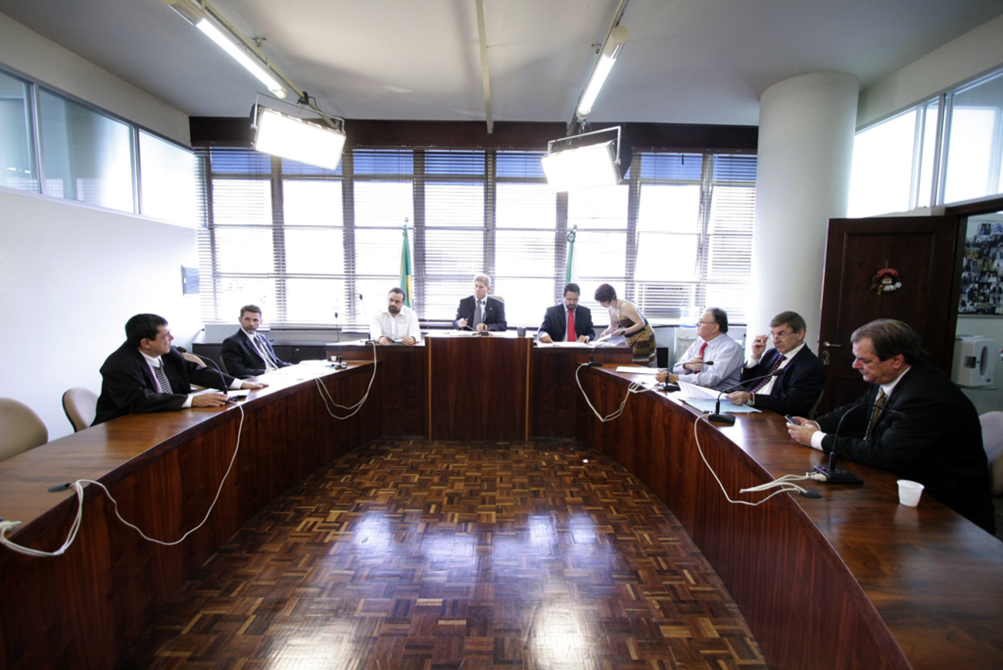 Finanças Aprova Projetos e Marca Reunião Extraordinária