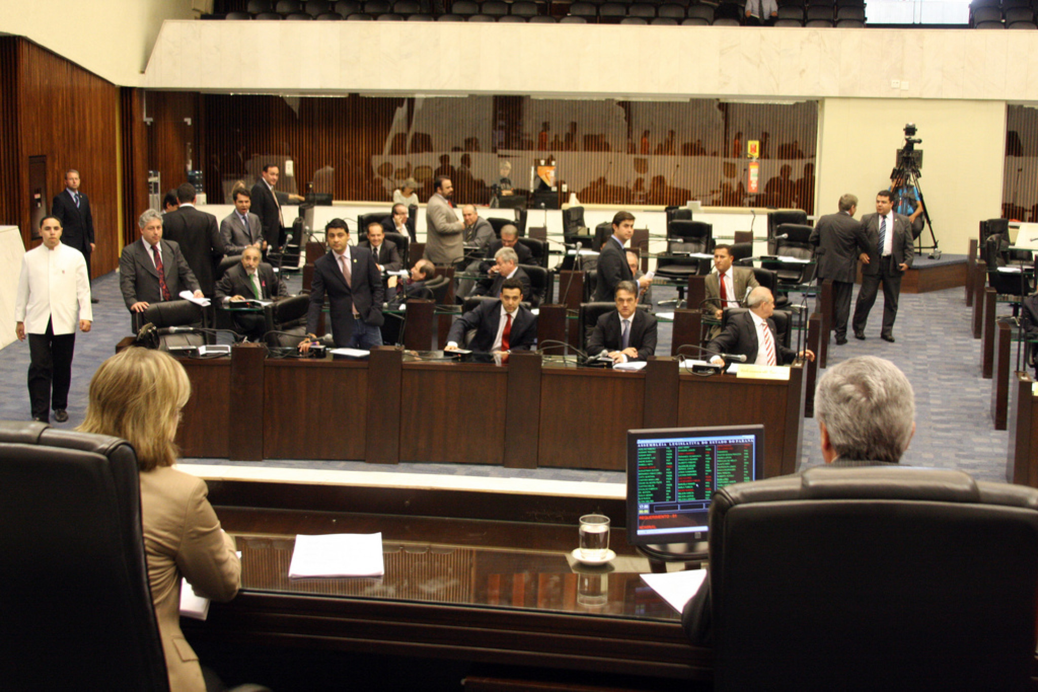 Plenário aprova seis projetos e mais 40 indicações parlamentares