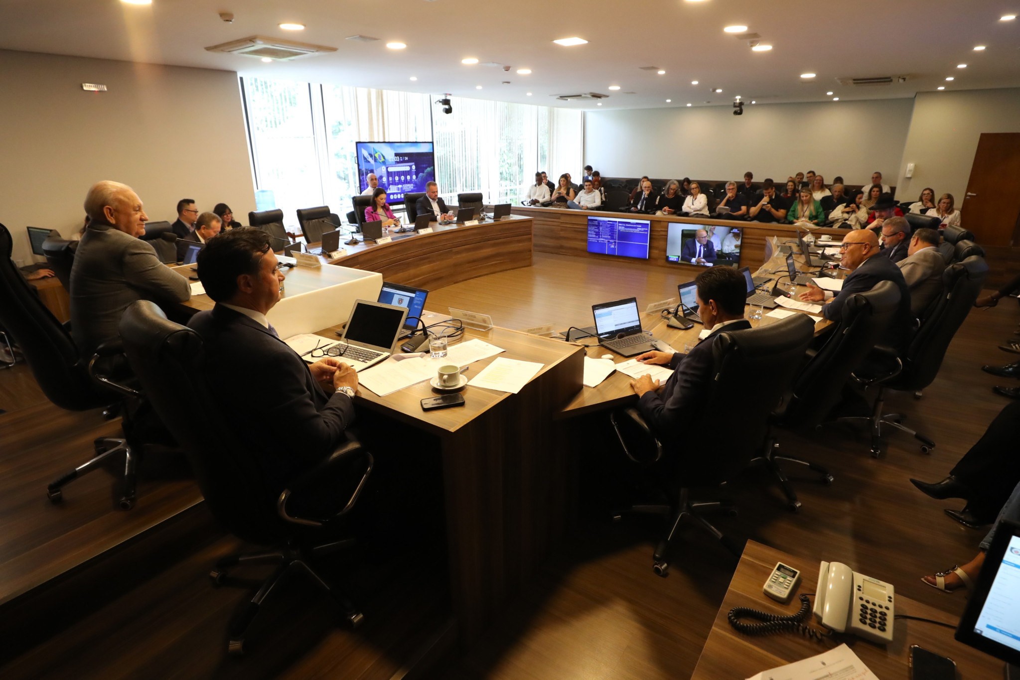 CCJ aprova propostas do Executivo que tratam de segurança hídrica, assistência farmacêutica e legislação militar