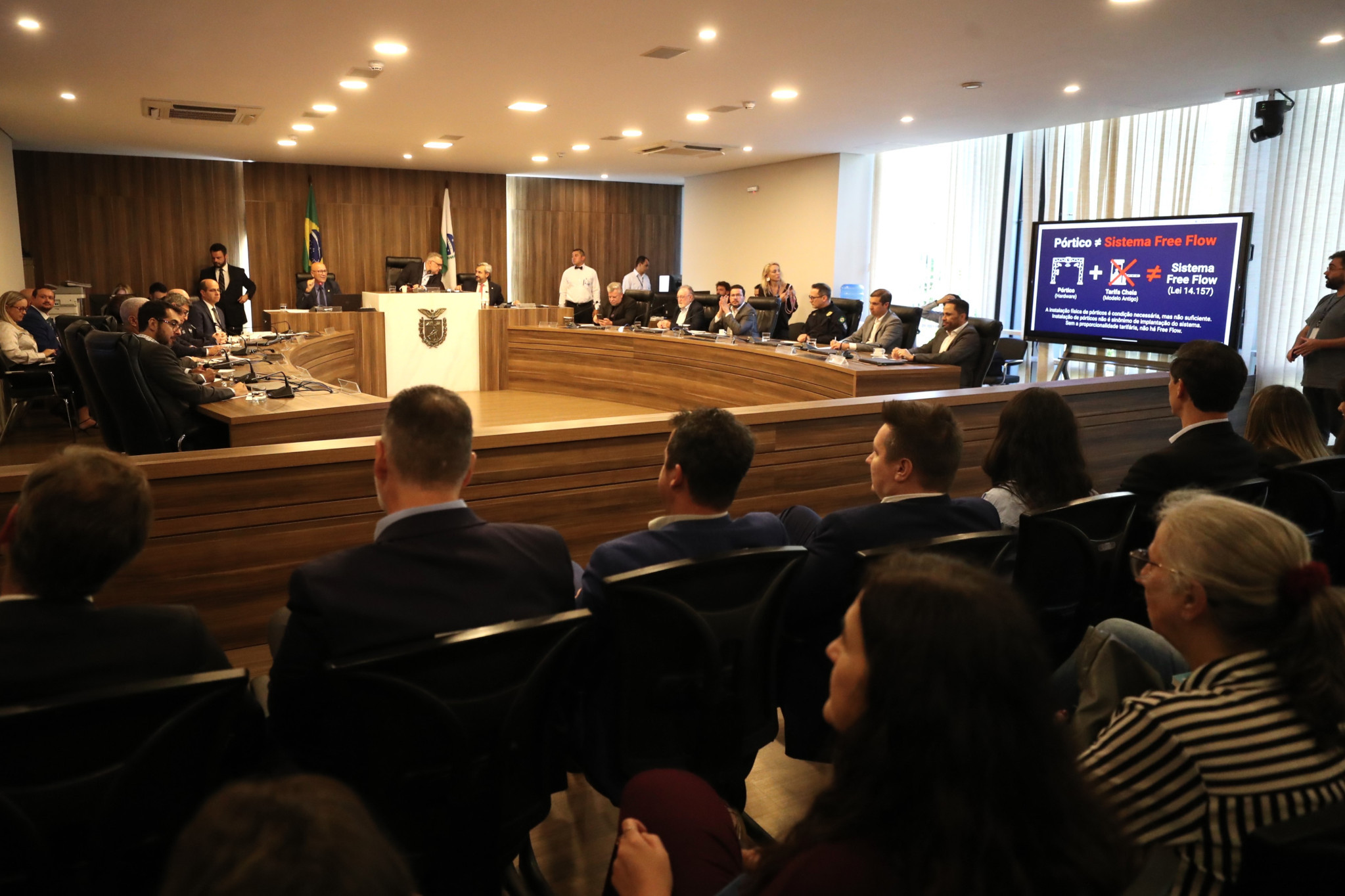 Audiência pública reúne parlamentares, concessionárias e ANTT para debater pedágio eletrônico no Paraná