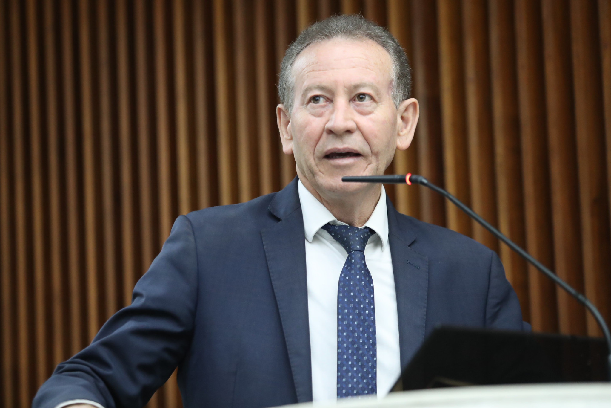 Deputado Professor Lemos (PT) cobra justiça salarial para servidores