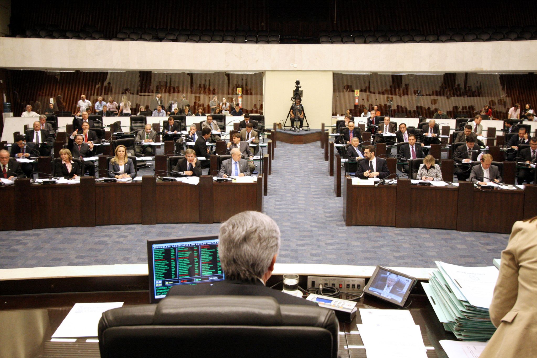 Deputados aprovam 39 projetos de lei em sessão extraordinária