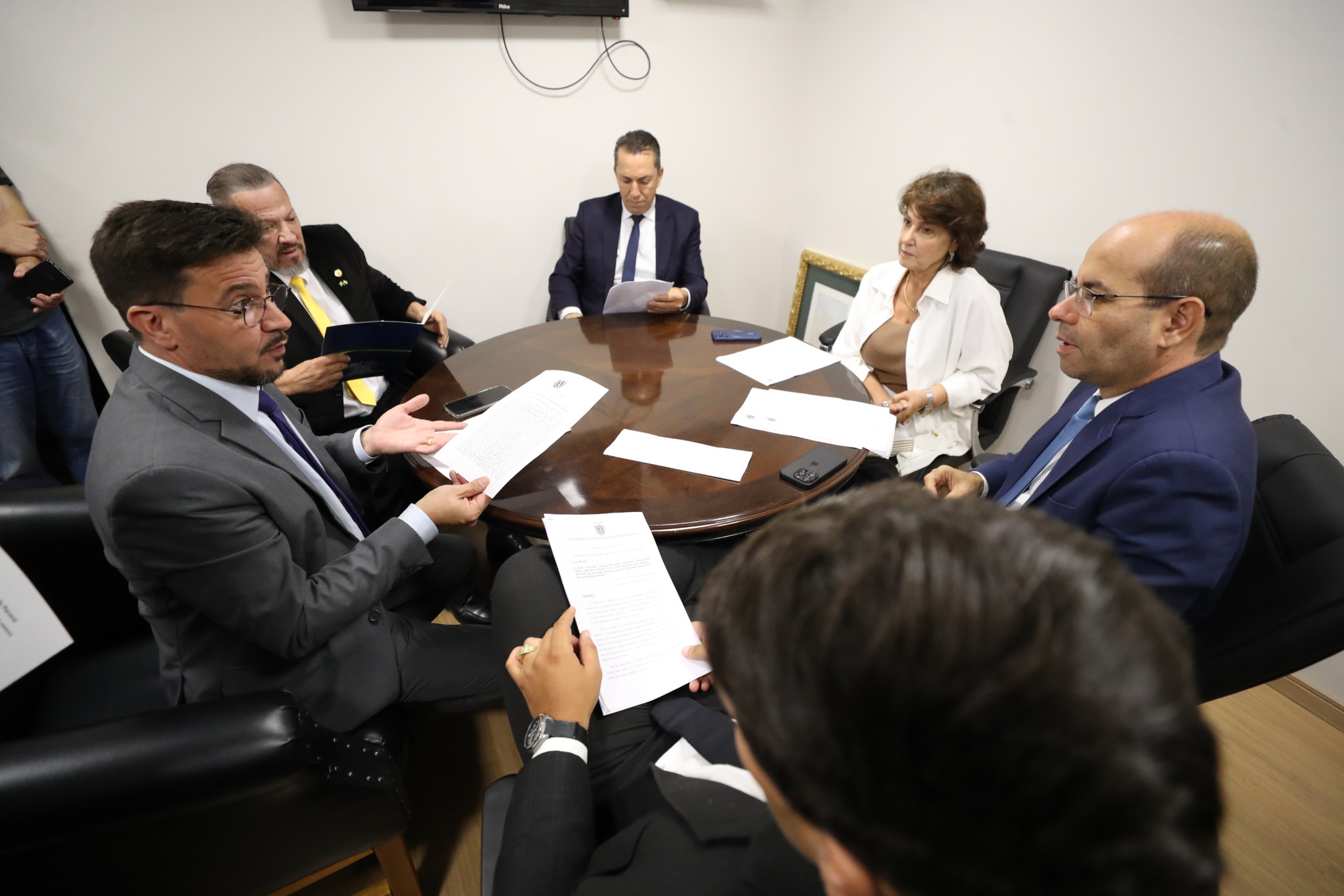 Projeto que proíbe uso de canudos e copos de plástico não biodegradável em estabelecimentos comerciais avança na Assembleia