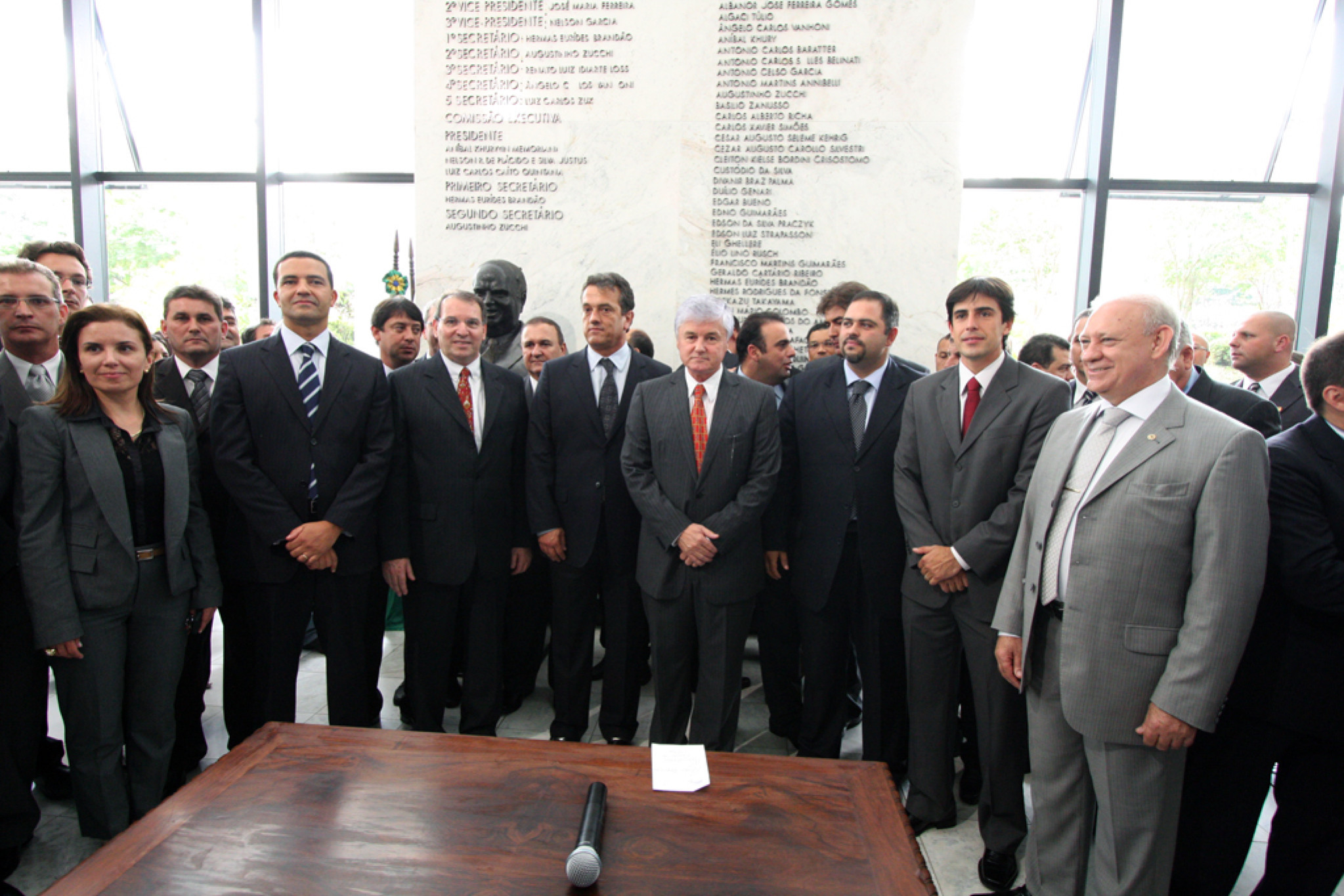 Assembleia Renova Todo Seu Quadro de Diretores