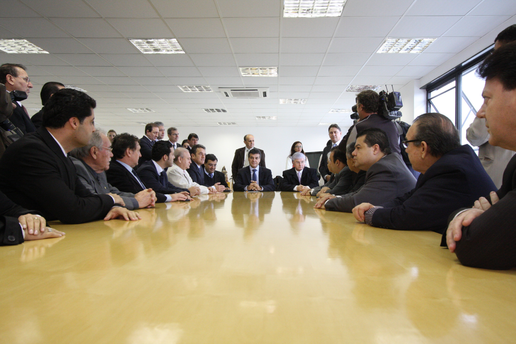 Parlamentares Parabenizam Ação do Governo Em Investir Economias da Assembleia Em Saúde