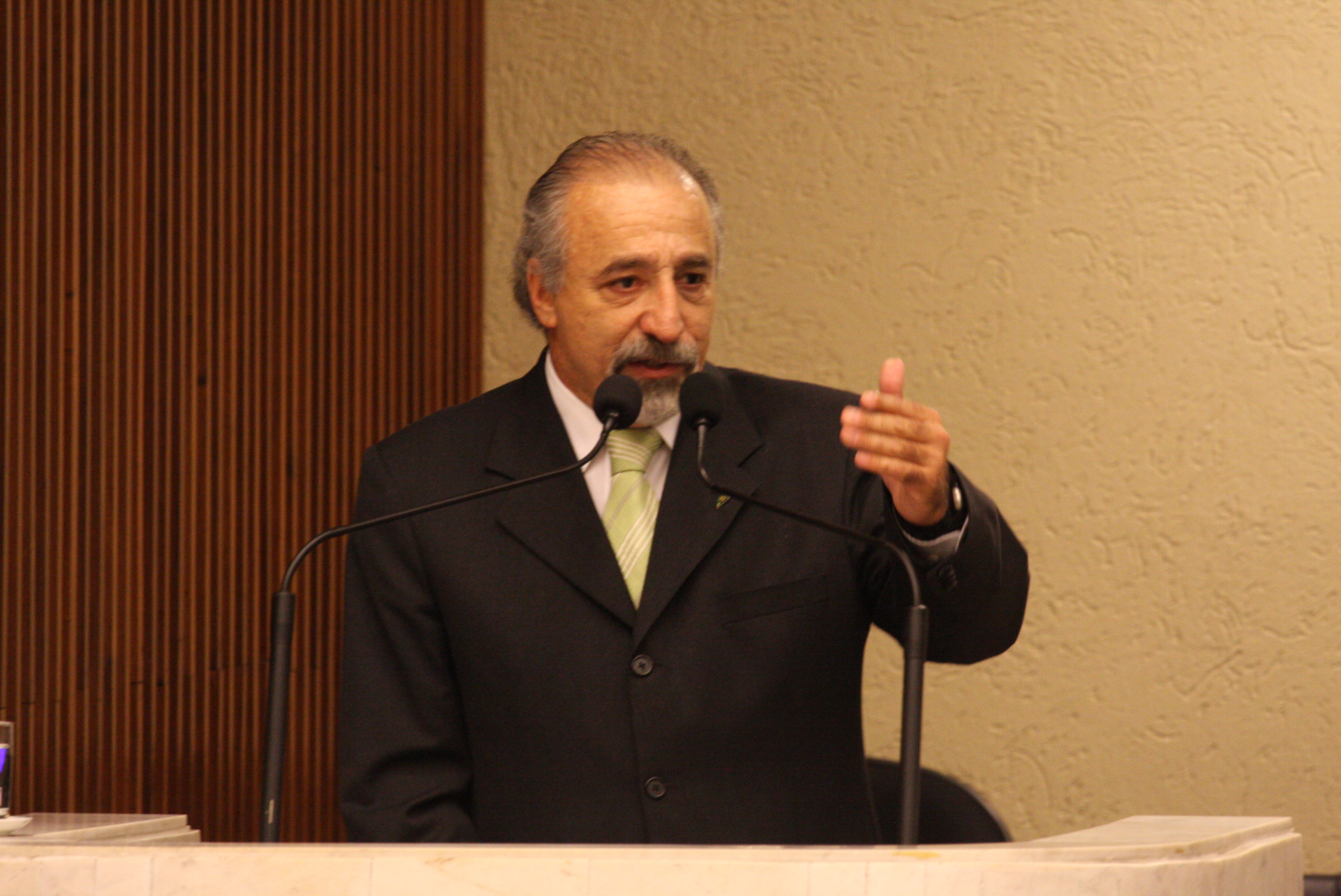 Projeto Proíbe a Comercialização de Bebidas Em Garrafas de Vidro Descartáveis