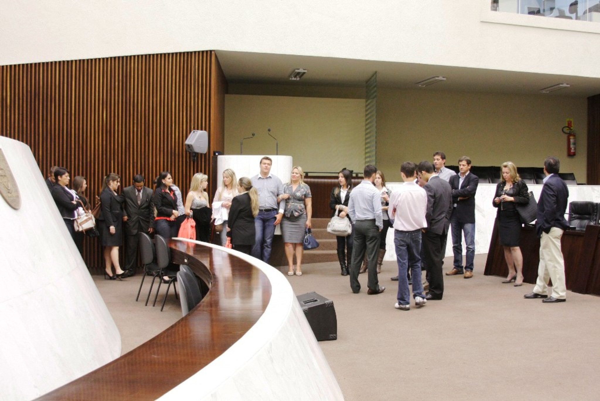 Alunos do Curso de Direito de Apucarana Visitam a Assembleia