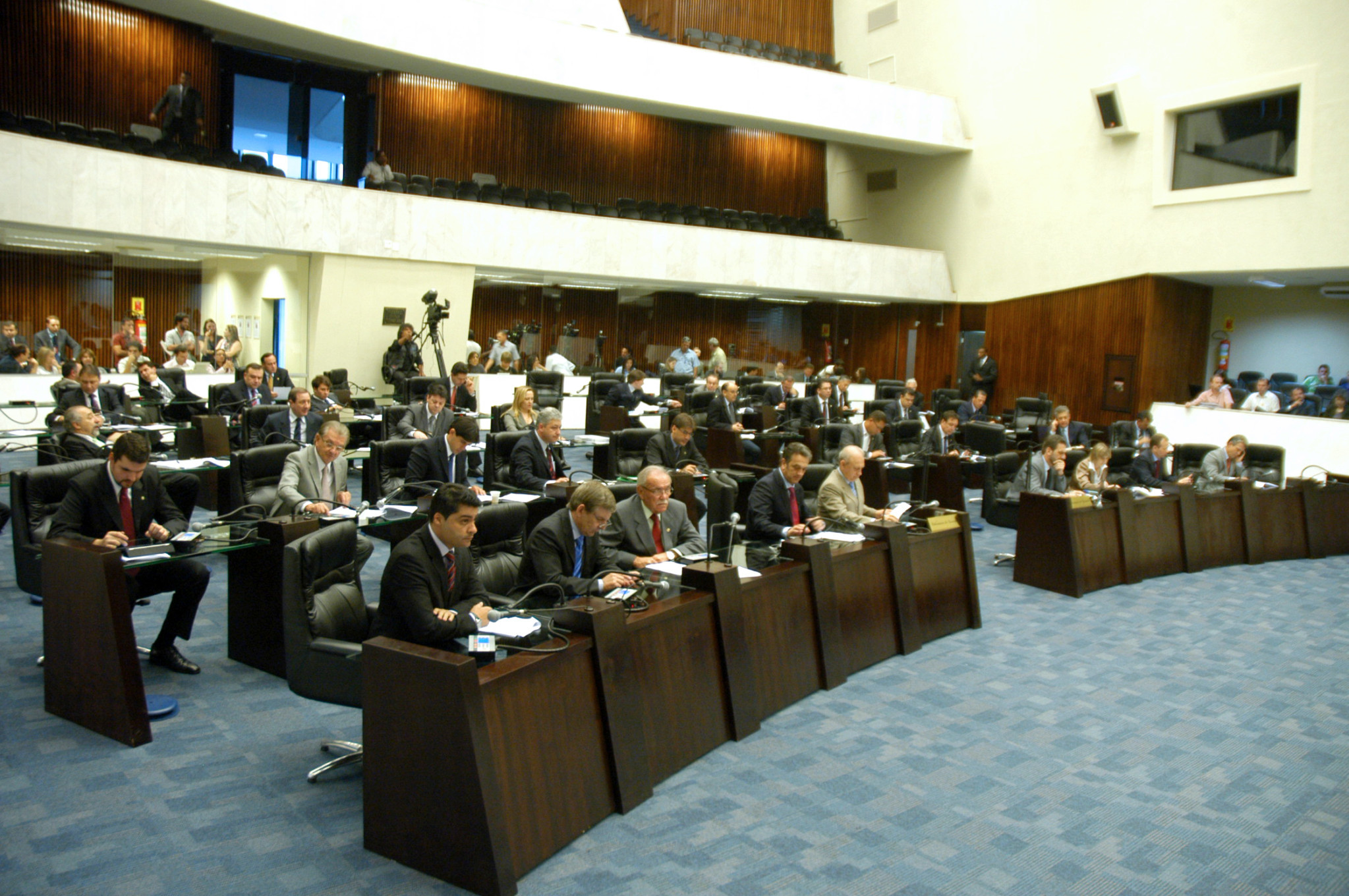 Assembleia autoriza contratação de empréstimos pelo Governo do Estado