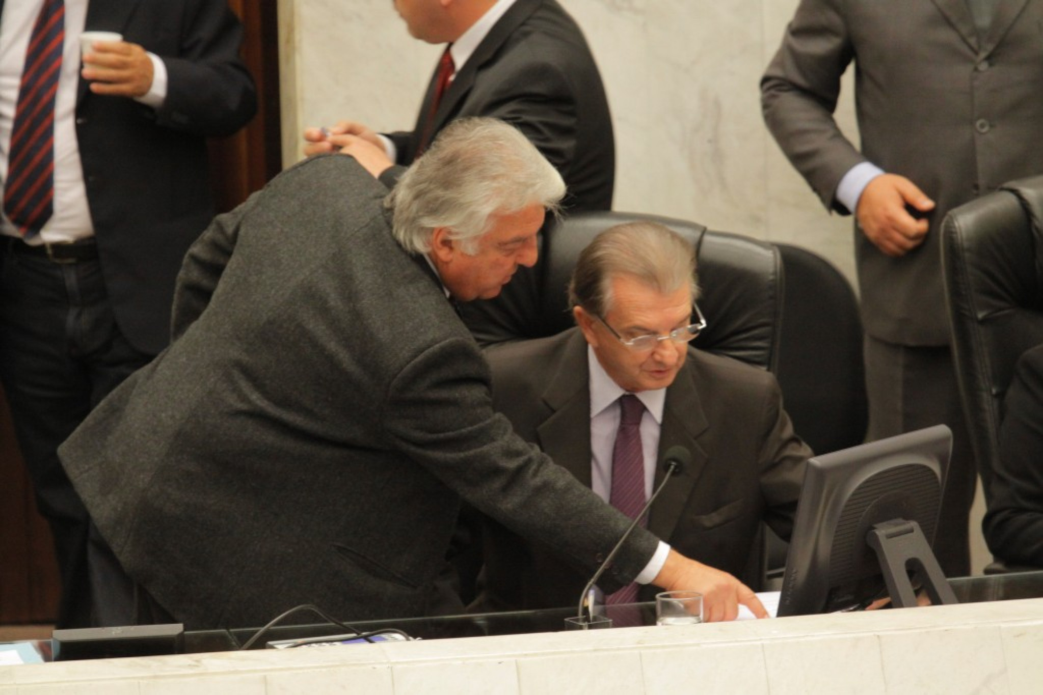 Assembleia Cortará Salário de Funcionário que Não Se Recadastrar Até 16 de Abril