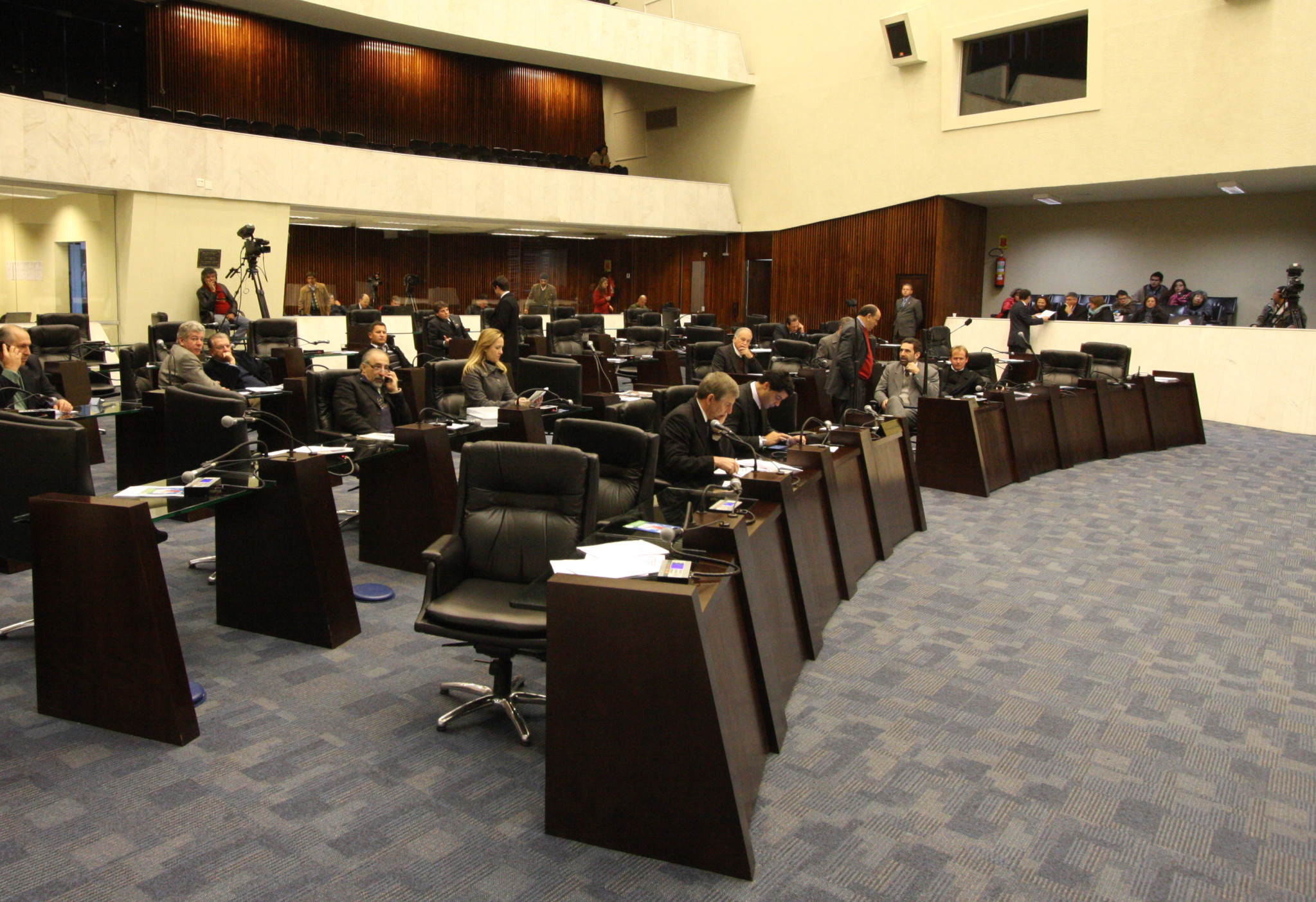Plenário aprova quatro projetos de lei e 80 indicações parlamentares