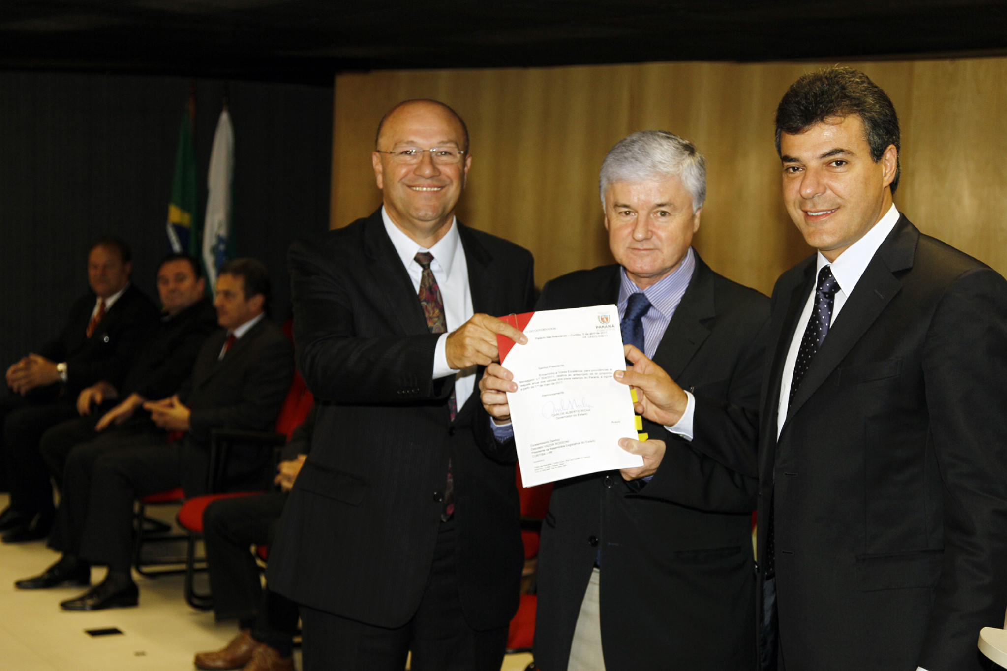 Assembleia Recebe Mensagem de Reajuste do Mínimo Regional