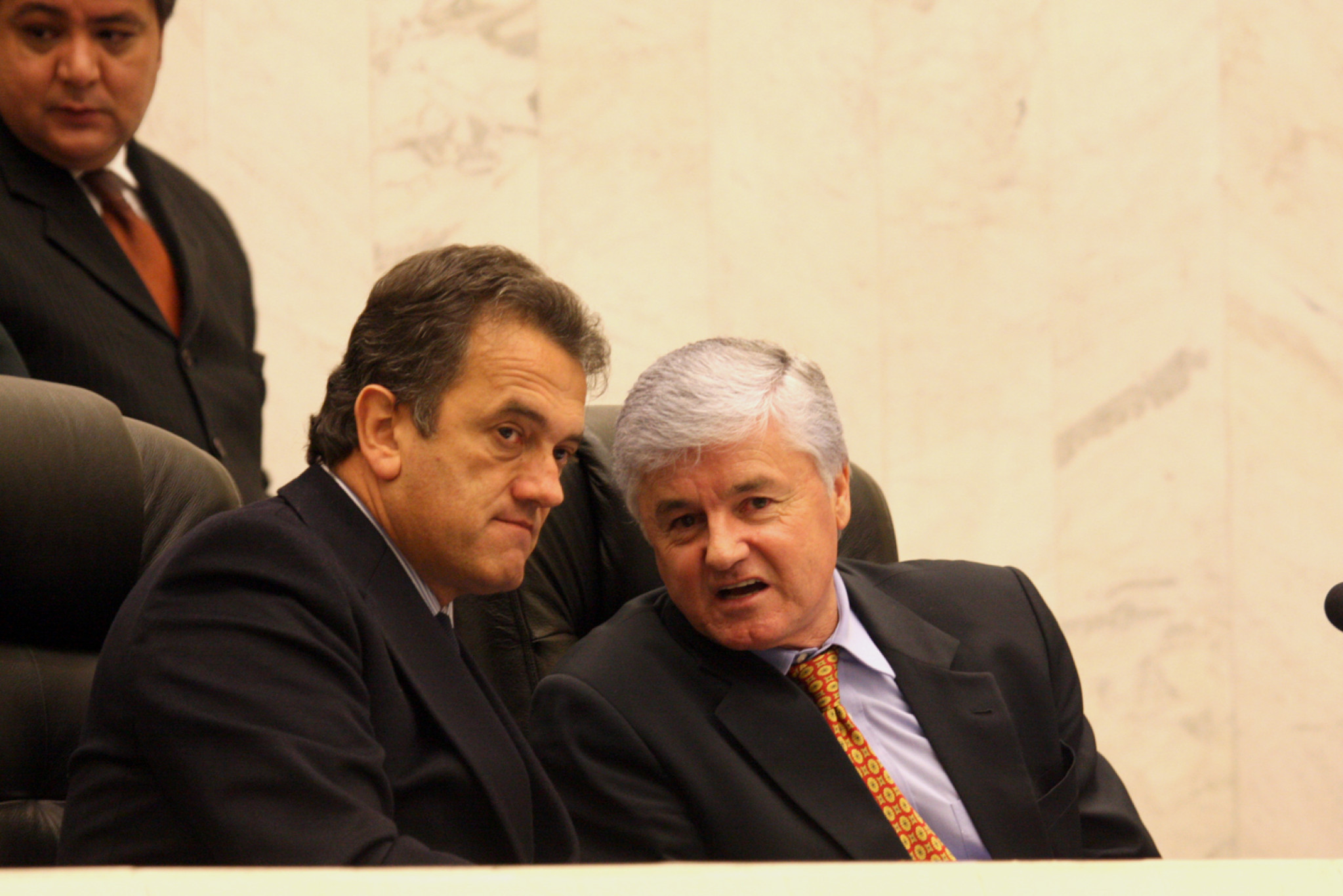 Mesa da Al Corta Na Própria Carne e Determina Redução de Cotas de Combustível