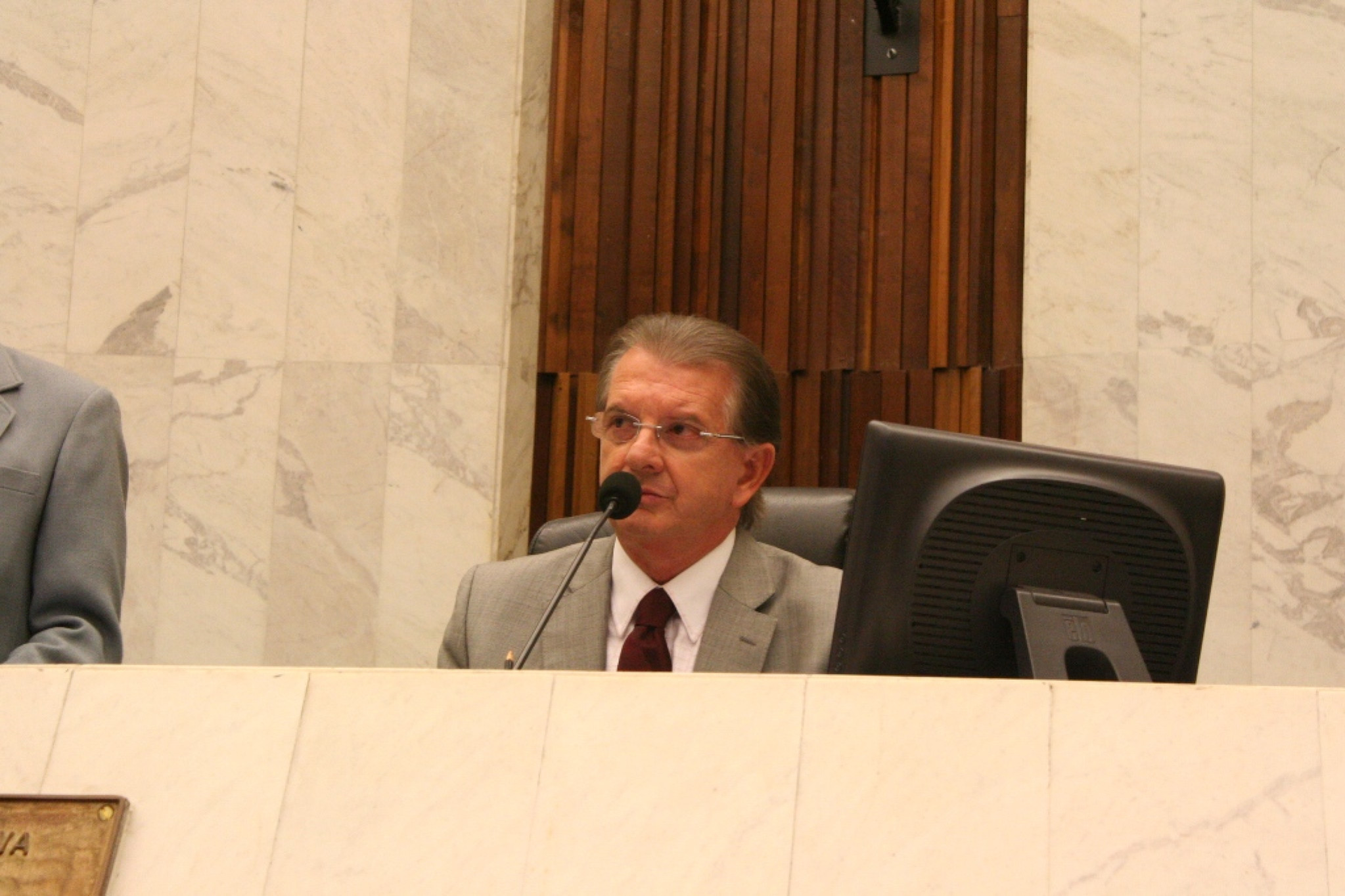 Ato do Presidente Determina Recadastramento Imediato de Servidores