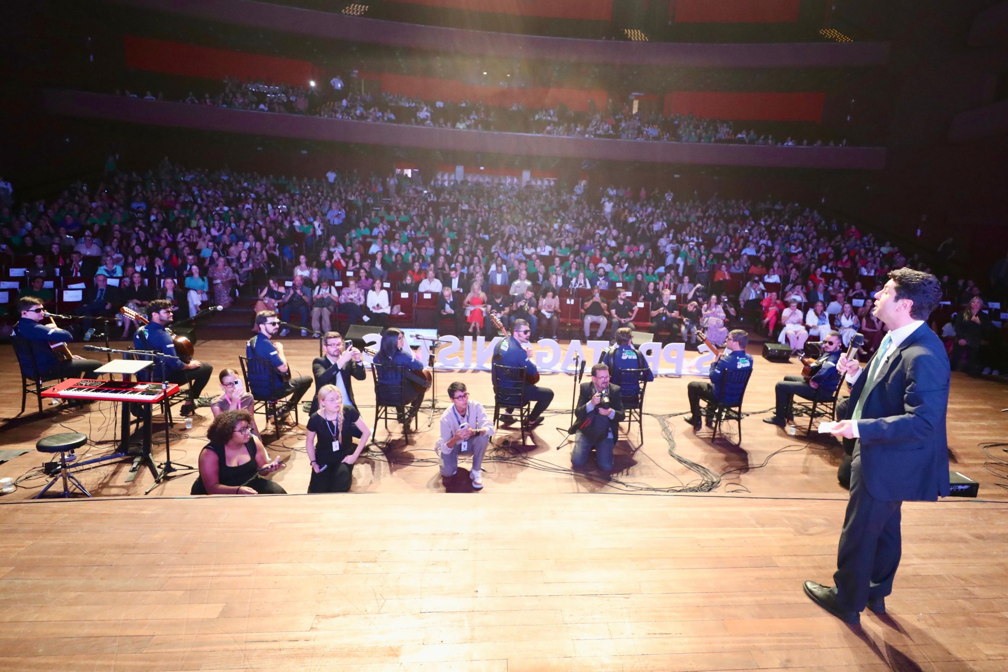 Presidente da Assembleia, deputado Alexandre Curi (PSD), destaca protagonismo feminino e avanços legislativos em defesa das paranaenses