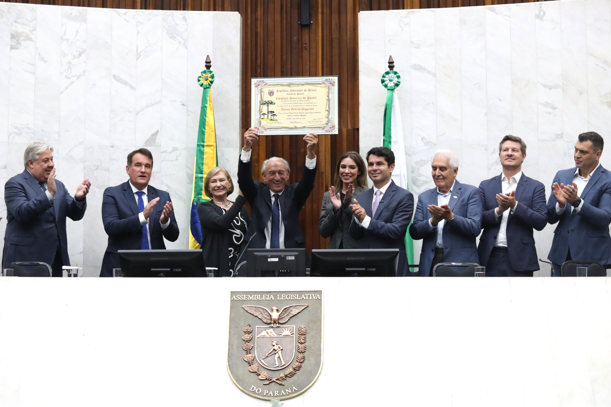 Assembleia Legislativa entrega título de Cidadão Honorário do Paraná a Antonio Gilberto Deggerone, destaque no comércio e no associativismo