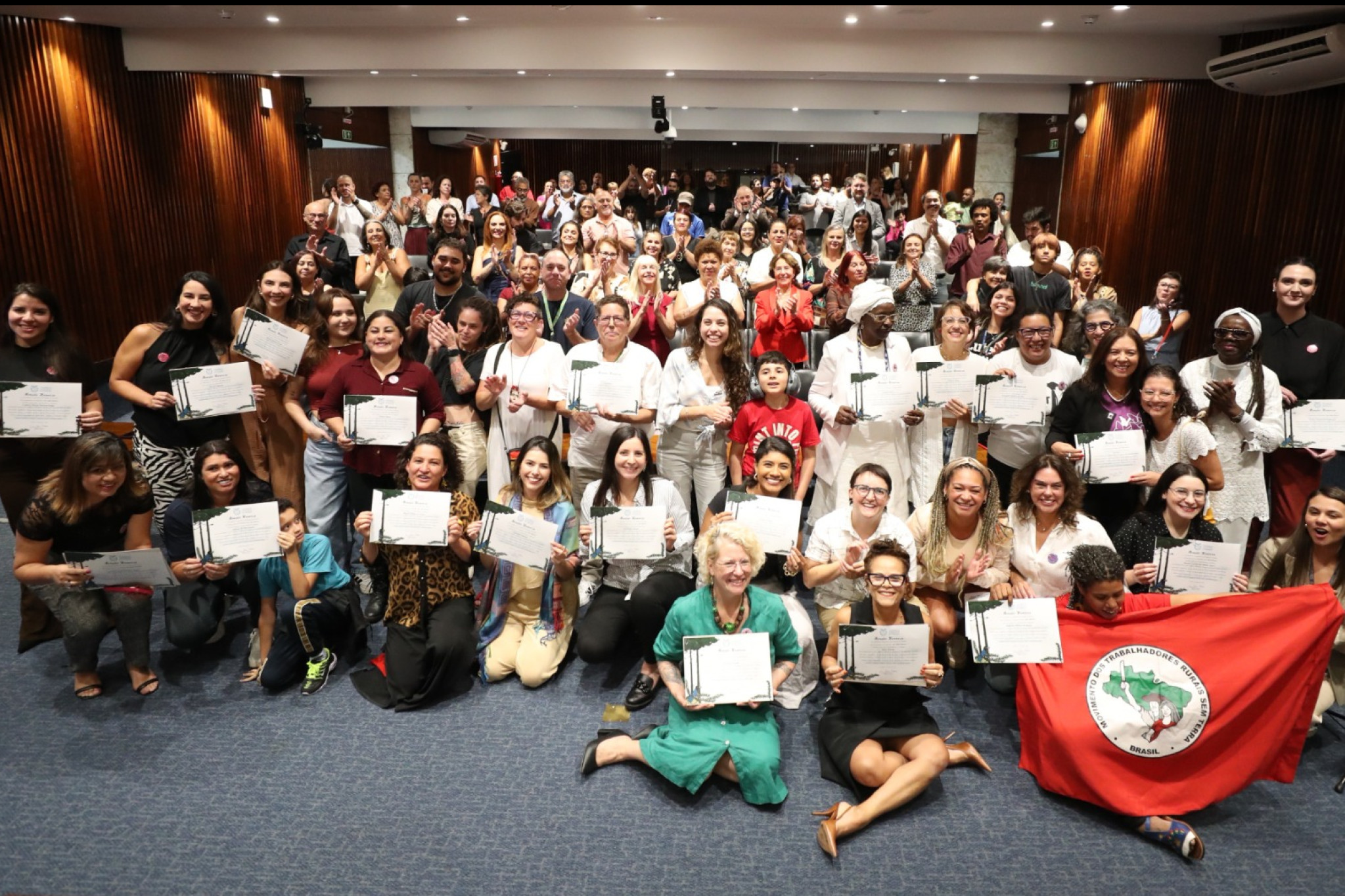 Sessão solene na Assembleia homenageia mulheres que estão na linha de frente das lutas sociais