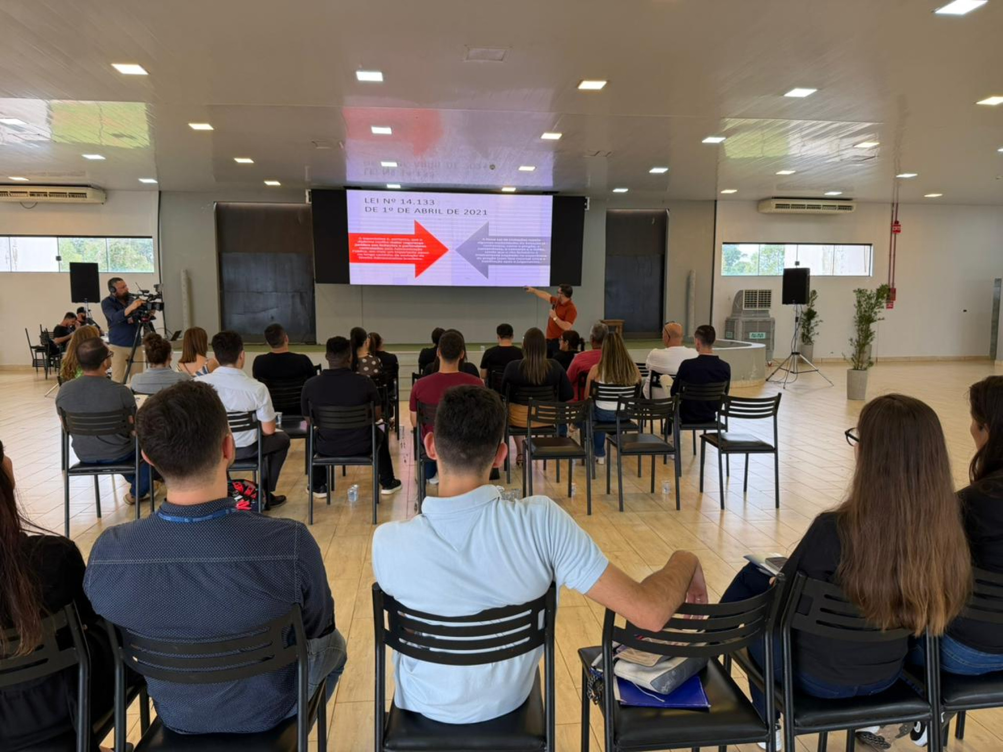 Palestra na Assembleia Itinerante orienta sobre como vender para o poder público durante a ExpoParanavaí