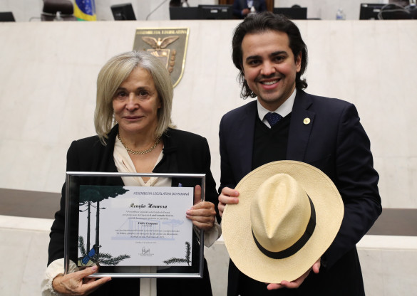 Assembleia homenageia o jornalista e escritor Fábio Campana