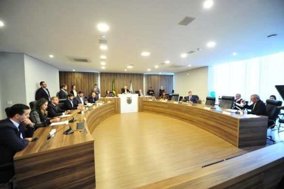 Em sessão extra, CCJ aprova emendas a projeto que trata de transferências voluntárias a municípios
