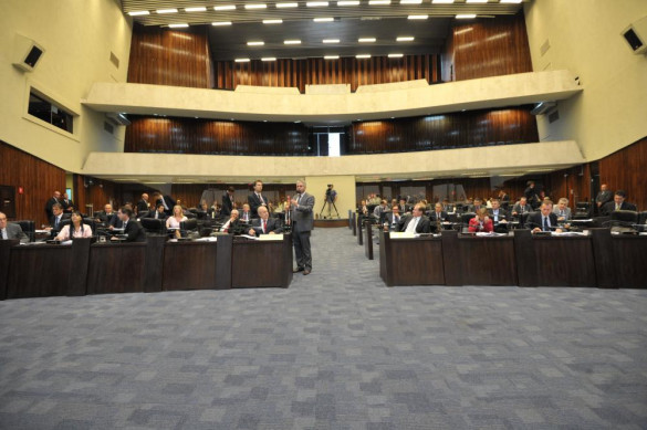 Assembleia aprova projeto que promove adequações das carreiras e cargos dos servidores do IAPAR