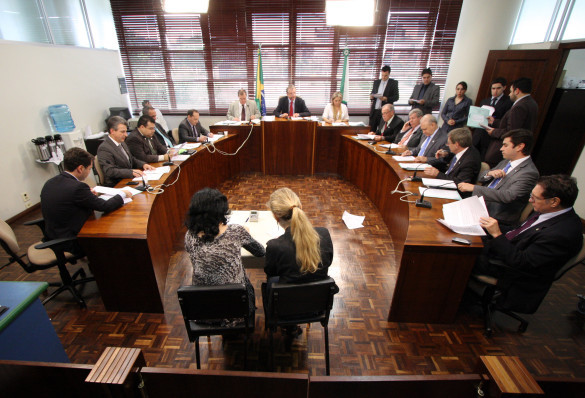 CCJ adia para 2012 votação de mensagem alterando base de cálculo do ICMS
