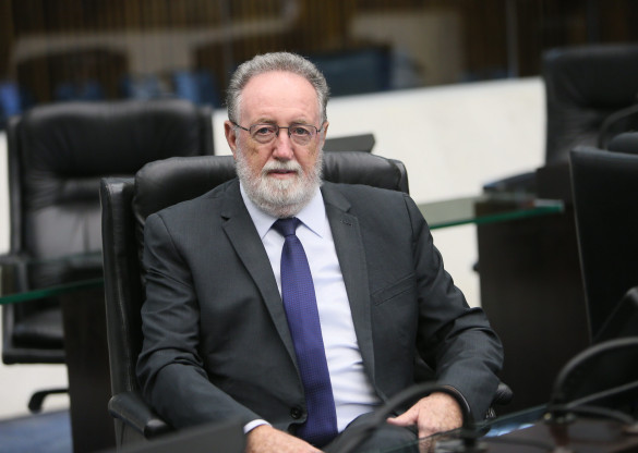 Deputado questiona se Corregedoria pode autorizar aumento de custas de cartório