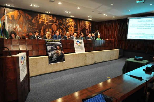 Superlotação de presídios e cadeias paranaenses é debatida em audiência pública