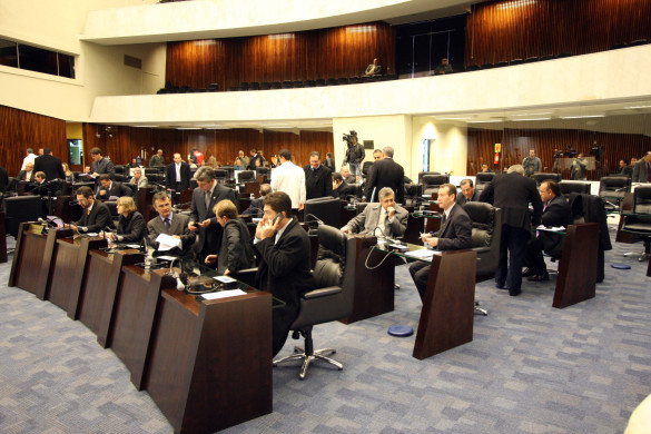Adiada votação do projeto que determina a discriminação de impostos na nota fiscal