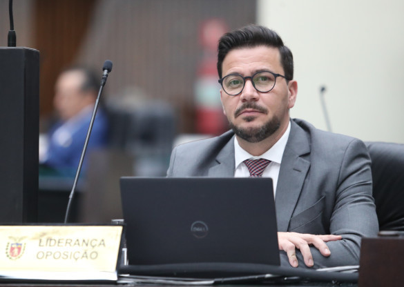 Líder da Oposição destaca suspensão de contrato entre Poder Executivo e FAPEC