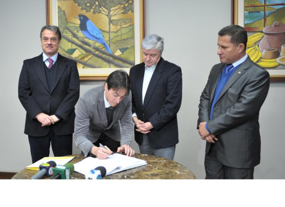 Antônio Carlos Salles Belinati toma posse no Legislativo
