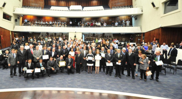 Assembleia homenageia entidades e profissionais no Dia do Médico Veterinário