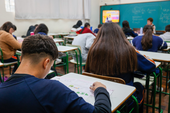Proposta de estudante do Geração Atitude vira lei e institui programa permanente de orientação vocacional para o ensino médio no Paraná