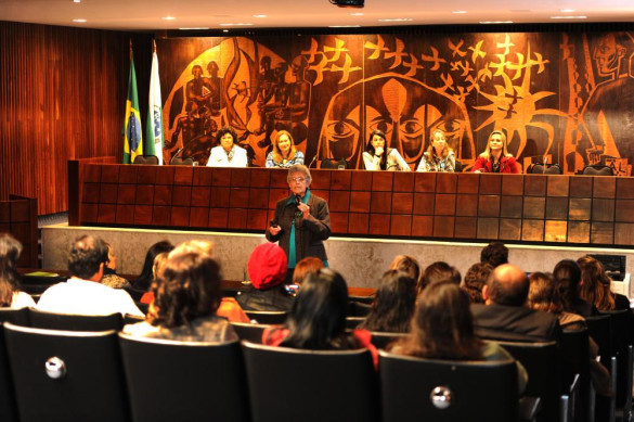Doença costuma se manifestar em crianças com até um ano de idade, com a ingestão de alimentos com glúten