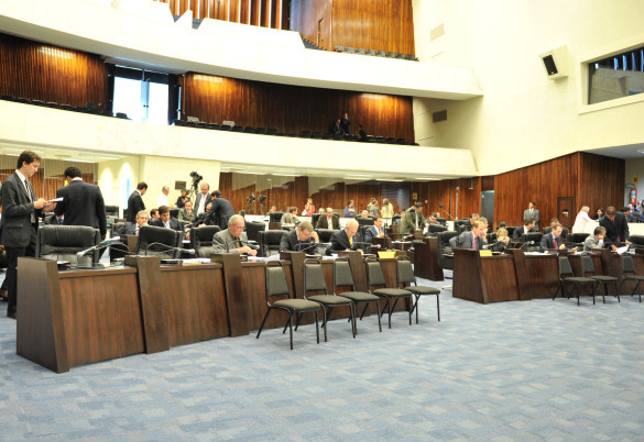 Assembleia aprova PEC que vincula a Rádio e Televisão Educativa à Secretaria da Comunicação