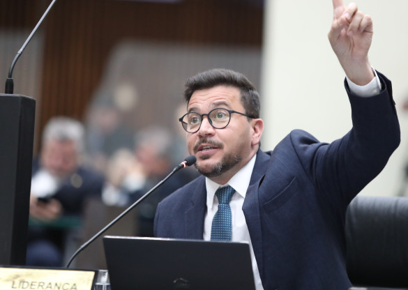 Líder da Oposição destaca decisão do TCE-PR de avaliar suspensão da privatização da Celepar